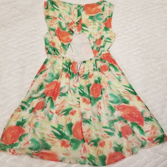 Alice + Olivia Floral Matilda dress Size M - Picture 6 of 8